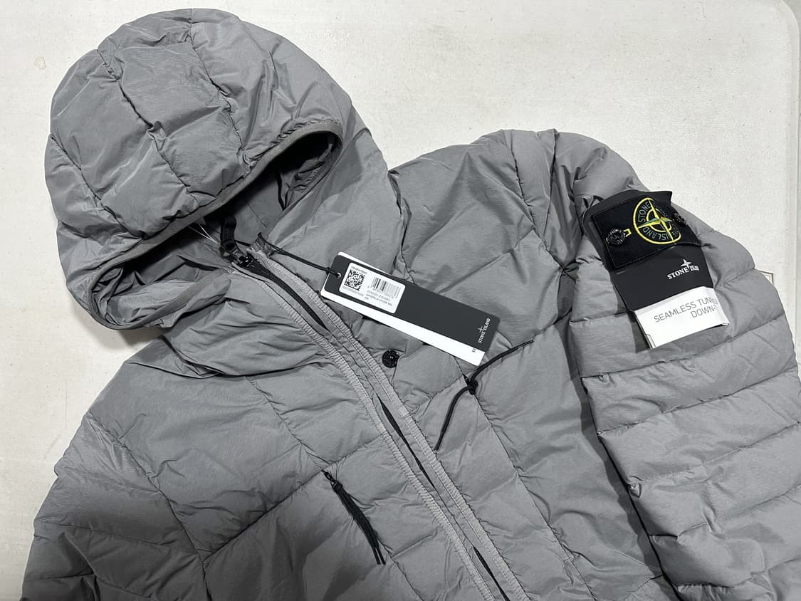 스톤아일랜드 심리스 나일론 TC경량패딩 시멘트 M사이즈 새상품 상품이미지2