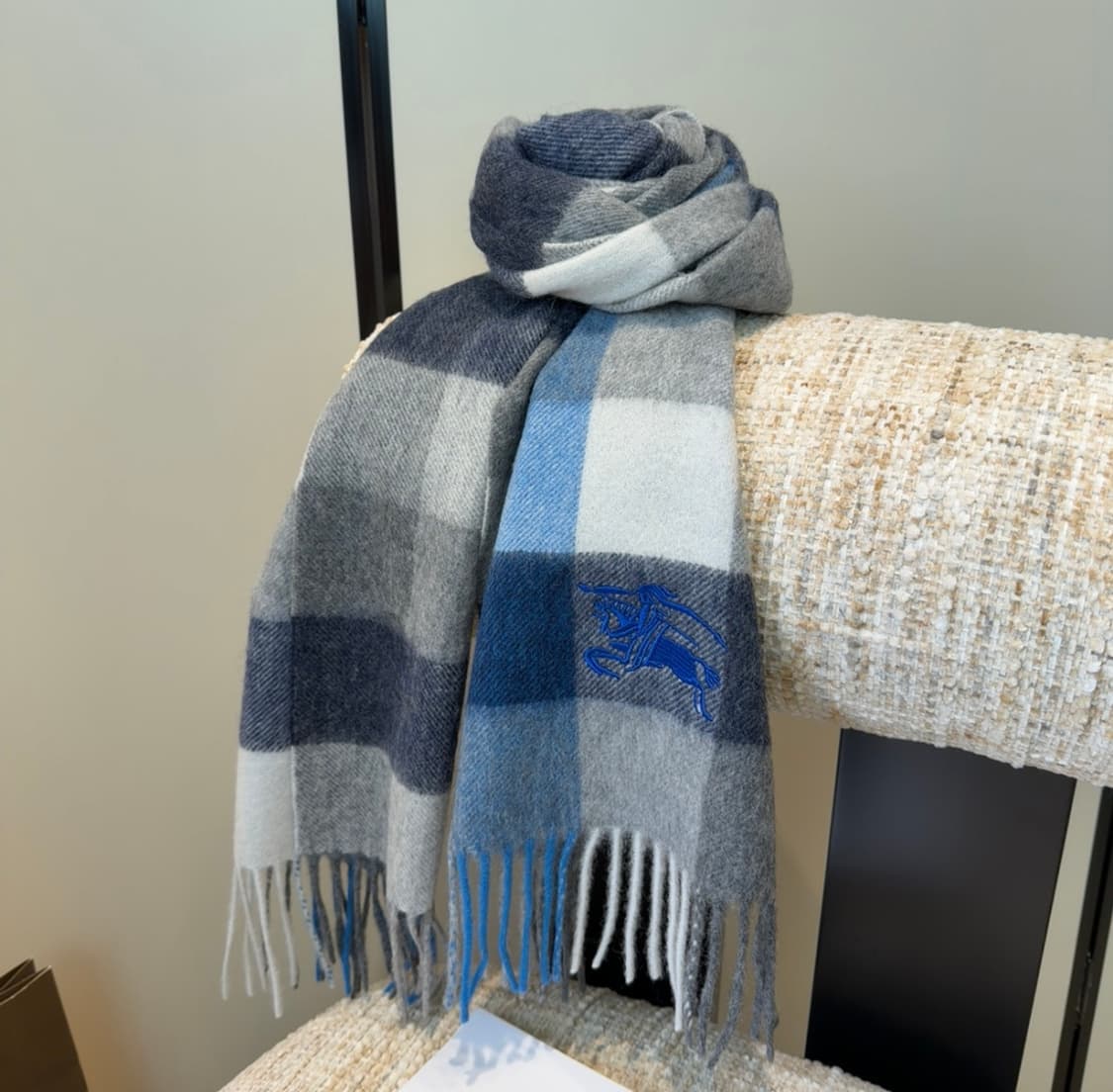 버버리 양면 머플러 램스울 100% 추동 단품
 상품이미지6