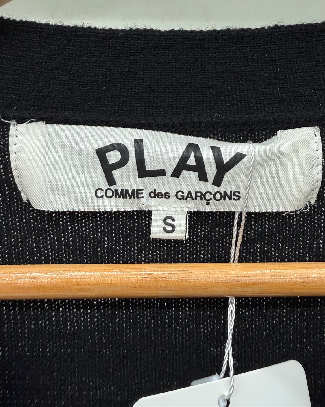 꼼데가르송 골드 와펜 패치 블랙 가디건 상품이미지4