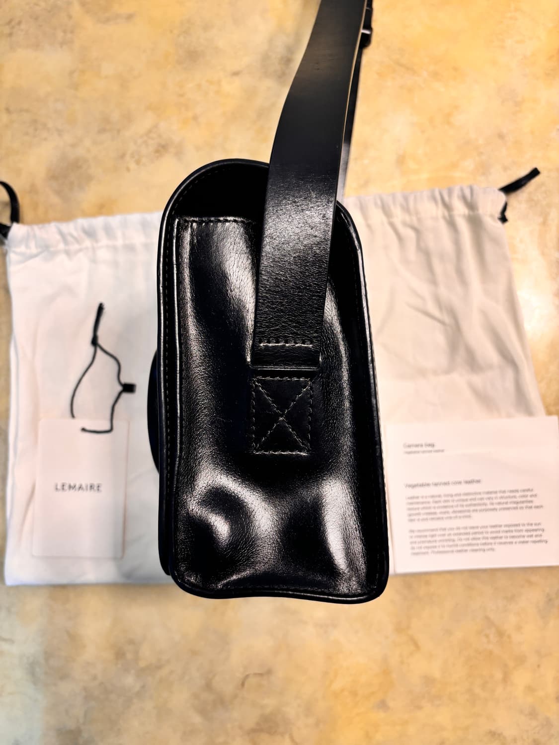 르메르 카메라 백 블랙 상품이미지7