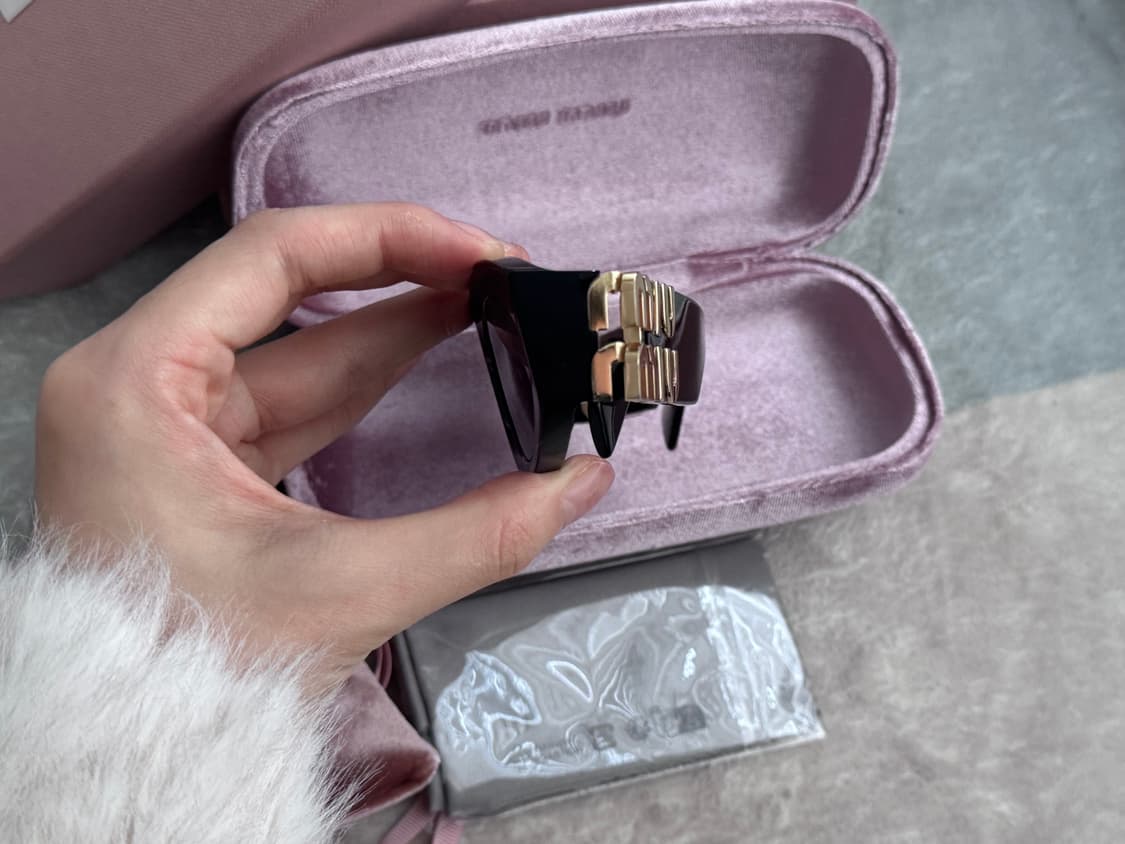 미우미우 글림스 선글라스 블랙 상품이미지3