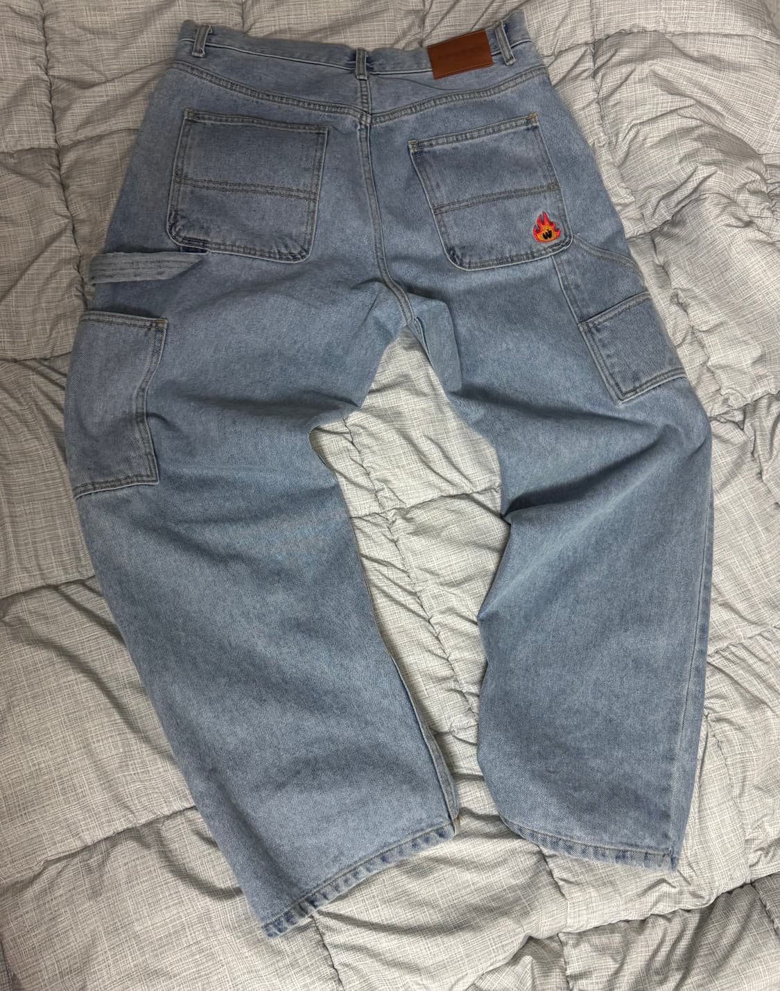 위캔더스 불꽃 자수 카팬터 워크 데님팬츠 상품이미지1