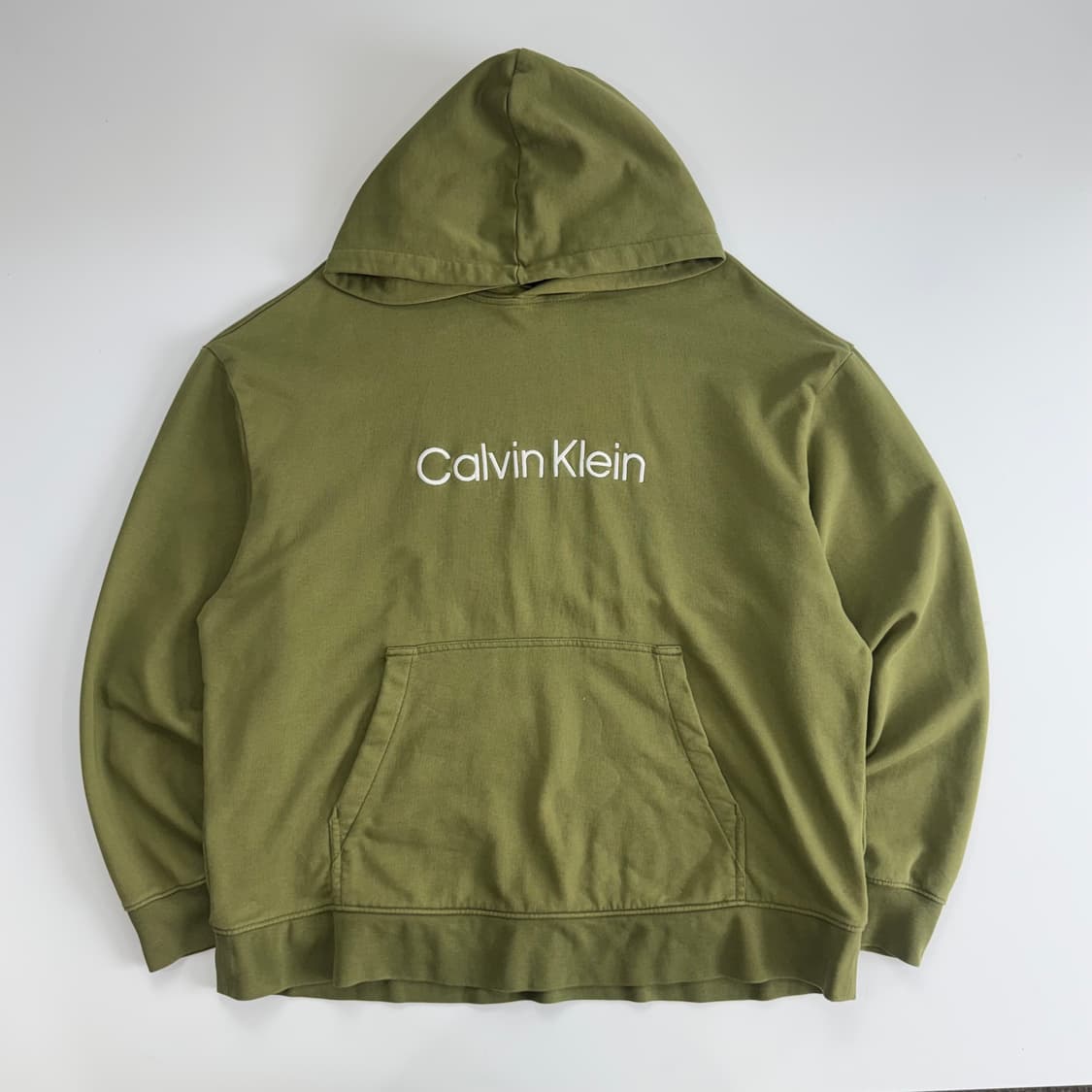 Calvin Klein 캘빈클라인 스펠아웃 로고 올리브 후드티 상품이미지3