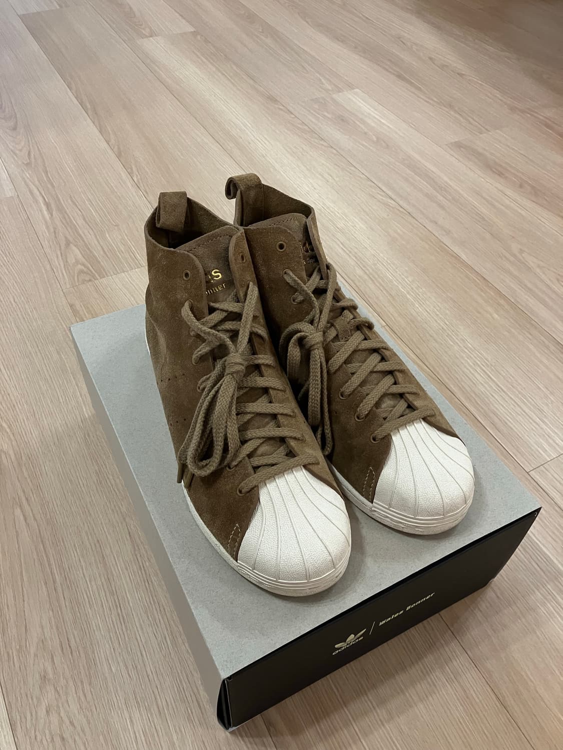 아디다스 x 웨일즈 보너 슈퍼스타 하이 270 상품이미지1