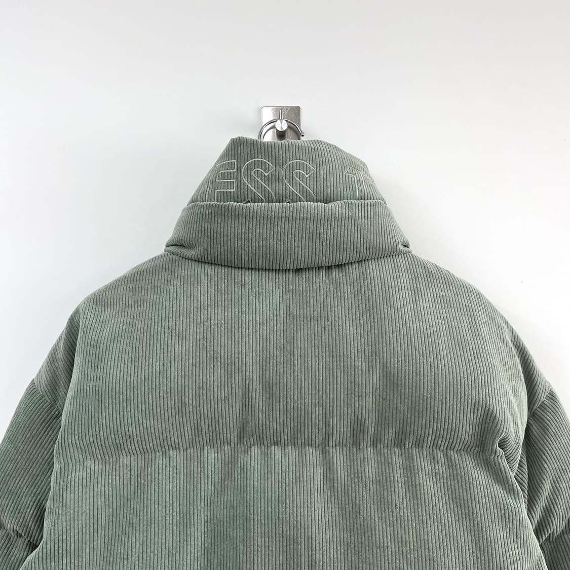 (수지 착용) 게스 코듀로이 골덴 푸퍼 하이넥 패딩 상품이미지5