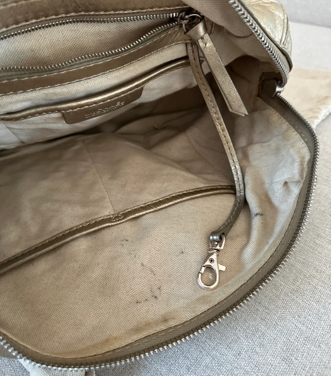 마이클 코어스 아스터 메탈릭 레더 스터드 사첼 백 상품이미지6