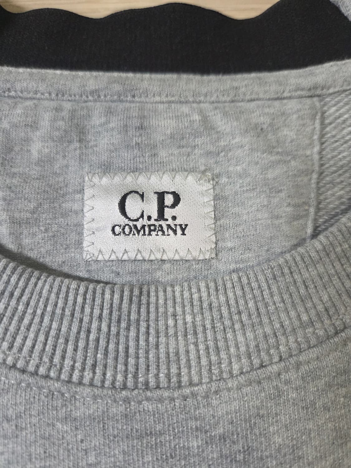 CP컴퍼니 다이애그널 레이즈드 맨투맨 L 상품이미지7