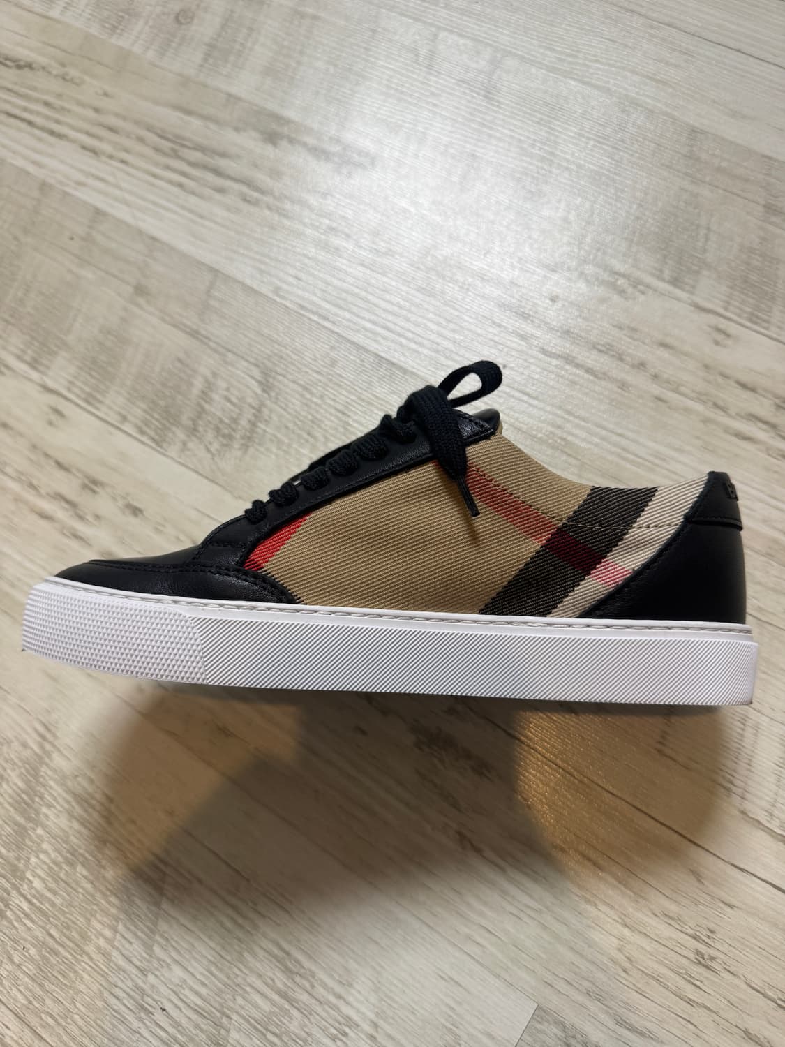 버버리 여성 레더 스니커즈 35 상품이미지7