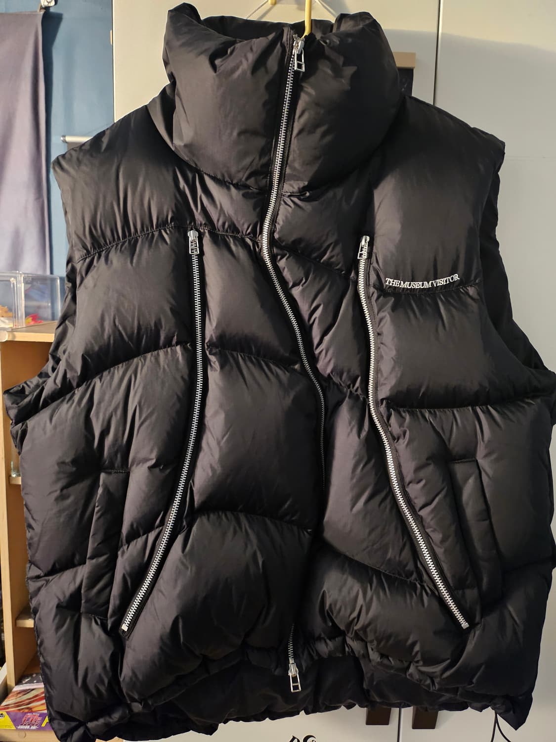 더뮤지엄비지터 커브드 지퍼 베스트 L 상품이미지2