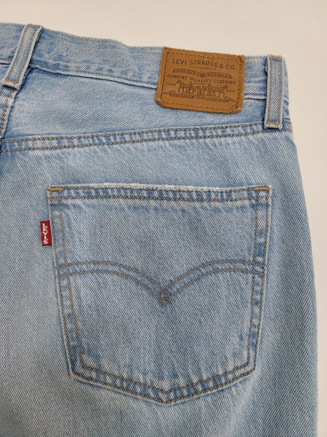 LEVI'S 20FW 프리미엄 루즈 스트레이트핏 청바지 / 여 28 연청 상품이미지4