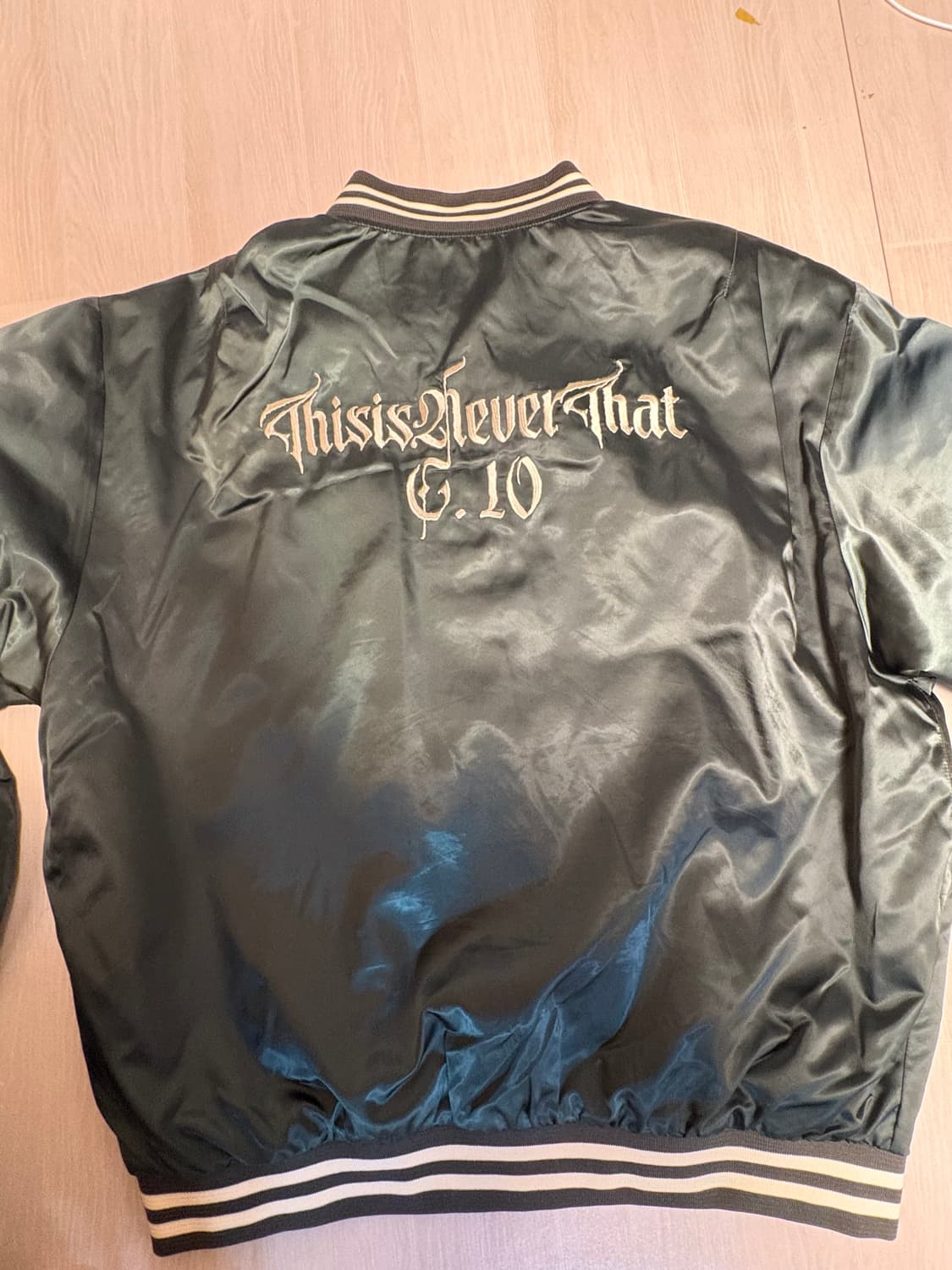 디스이즈네버댓 satin 자켓 판매 상품이미지2