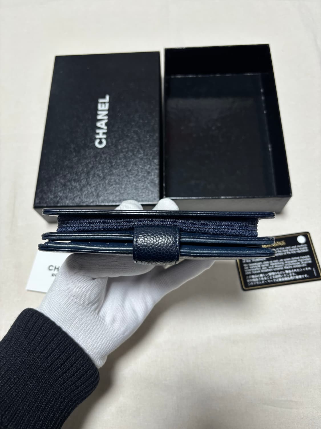 샤넬 네이버 카프스킨 캐비어 마크 장지갑  상품이미지4