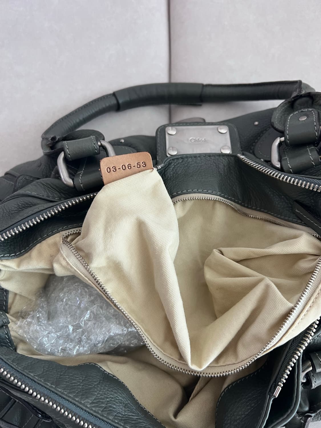 정품 끌로에 패딩턴백 라지 그레이카키색상 에토프 실버 상품이미지3
