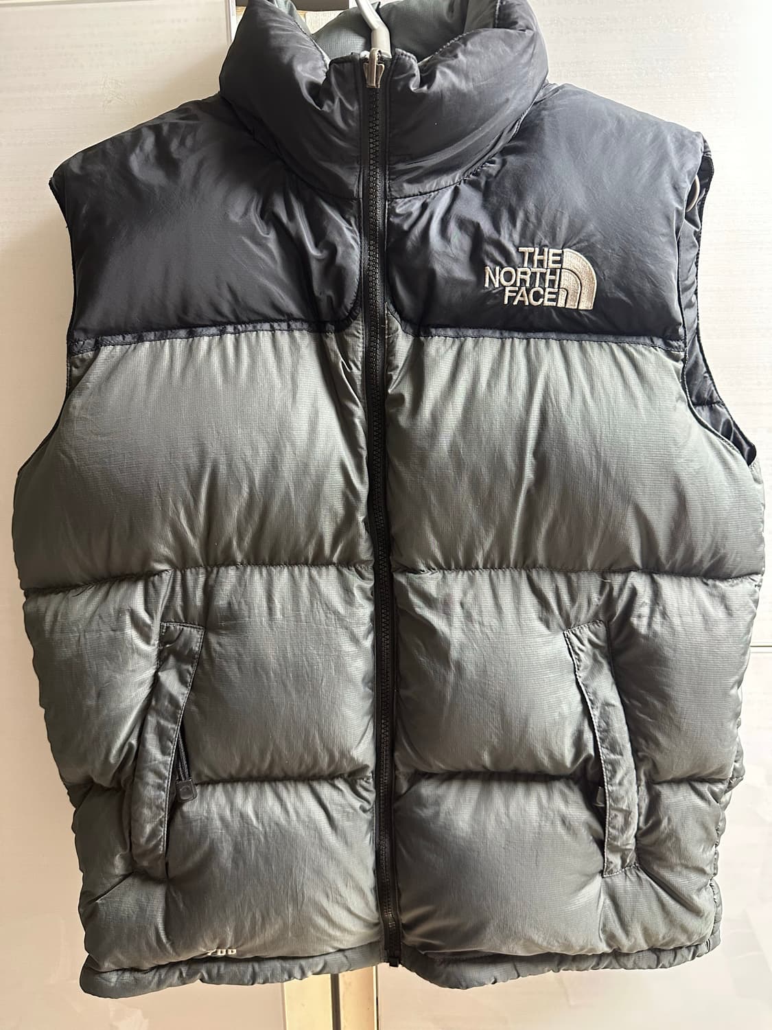 NORTHFACE 노스페이스 차콜 중앙 로고 조끼 패딩 상품이미지1