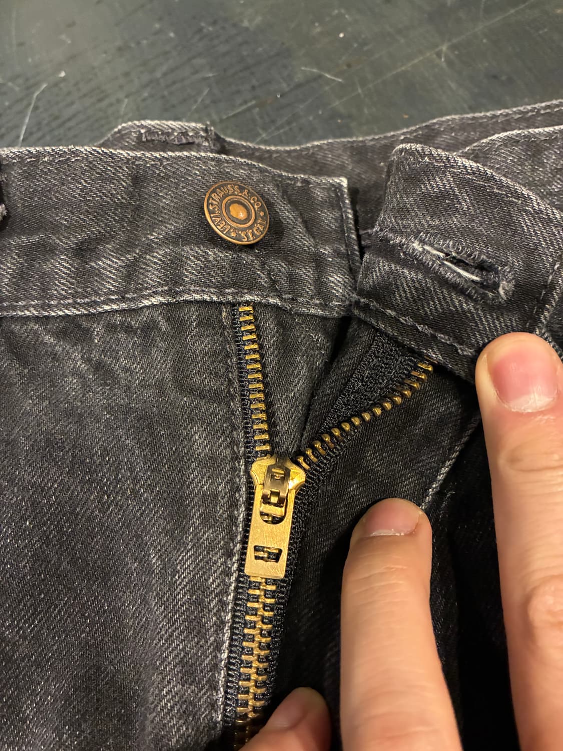 33) 리바이스 522 스트레이트 워싱 데님 흑청 상품이미지3