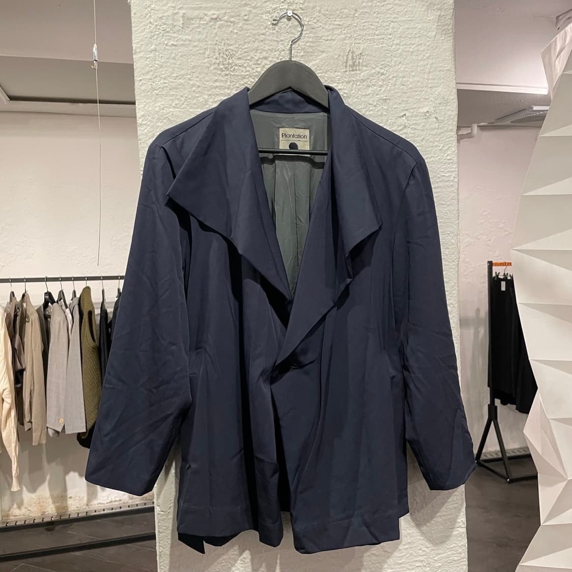 이세이미야케 패널 디테일 벨티드 자켓 상품이미지1