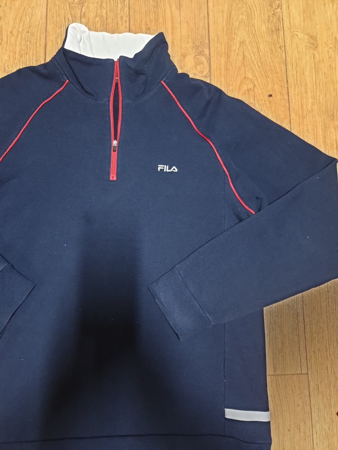 1031 휠라 운동복 반집업티 100 사이즈입니다 상품이미지3