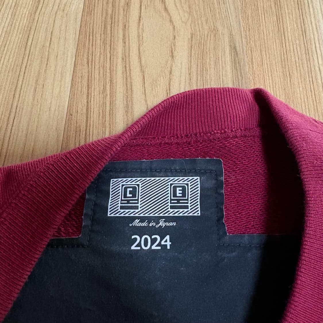 카브엠트 패널드 투톤 크루넥 레드 블랙 24ss (L) 상품이미지7