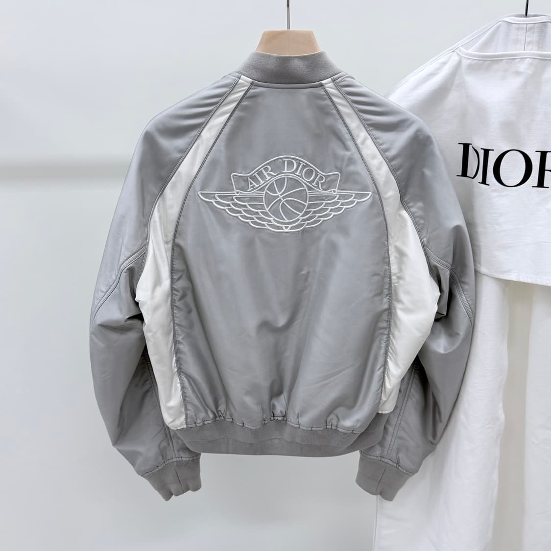 [S급/50] 디올 x 에어 조던 한정 봄버 바시티 자켓 그레이 상품이미지1