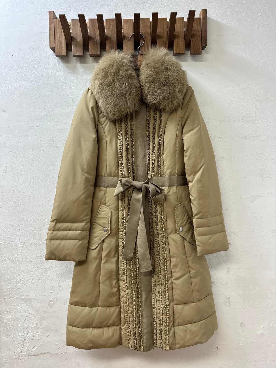 일본빈티지 베이지 퍼 카라 셔링 러플 디테일 롱 패딩 코트 상품이미지1