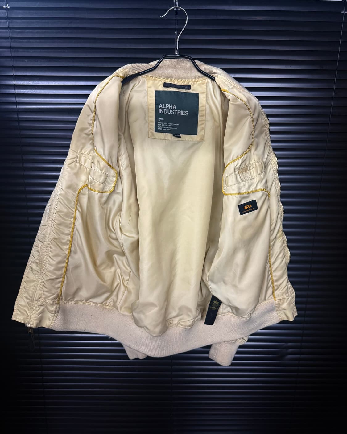 알파인더스트리 베이지 아이보리 항공 점퍼 ma1 M 95 봄버 블루종 상품이미지6