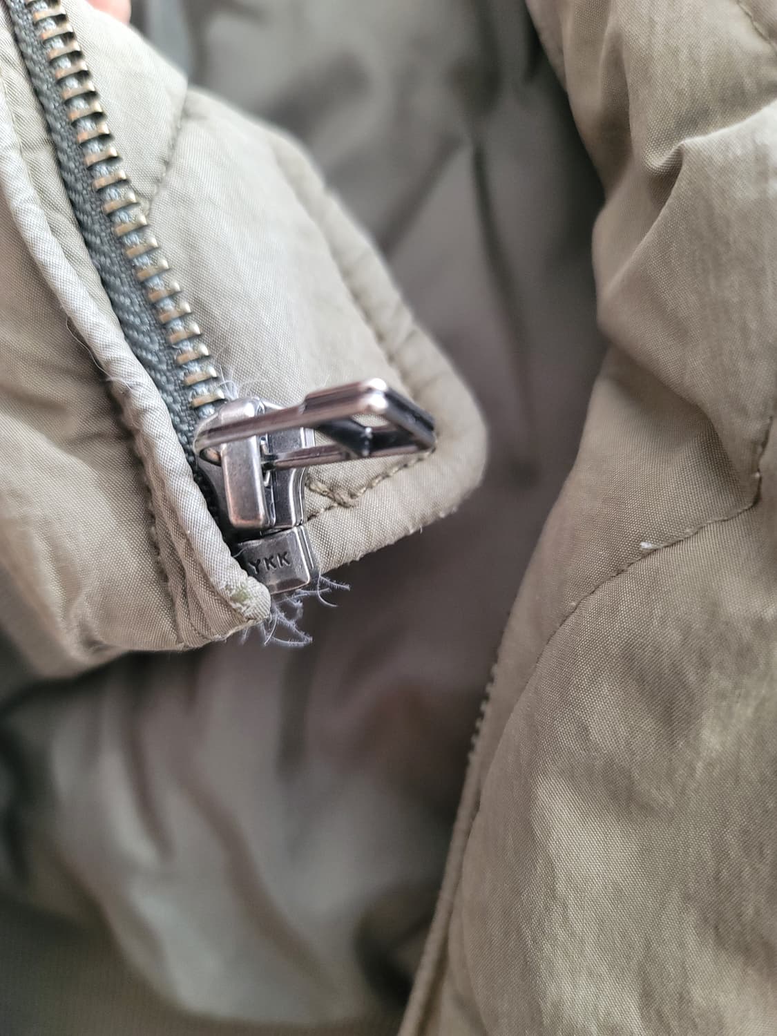 리바이스 퀄팅 카키 자켓 중간두께 S95정사이즈 상태굿

 상품이미지5