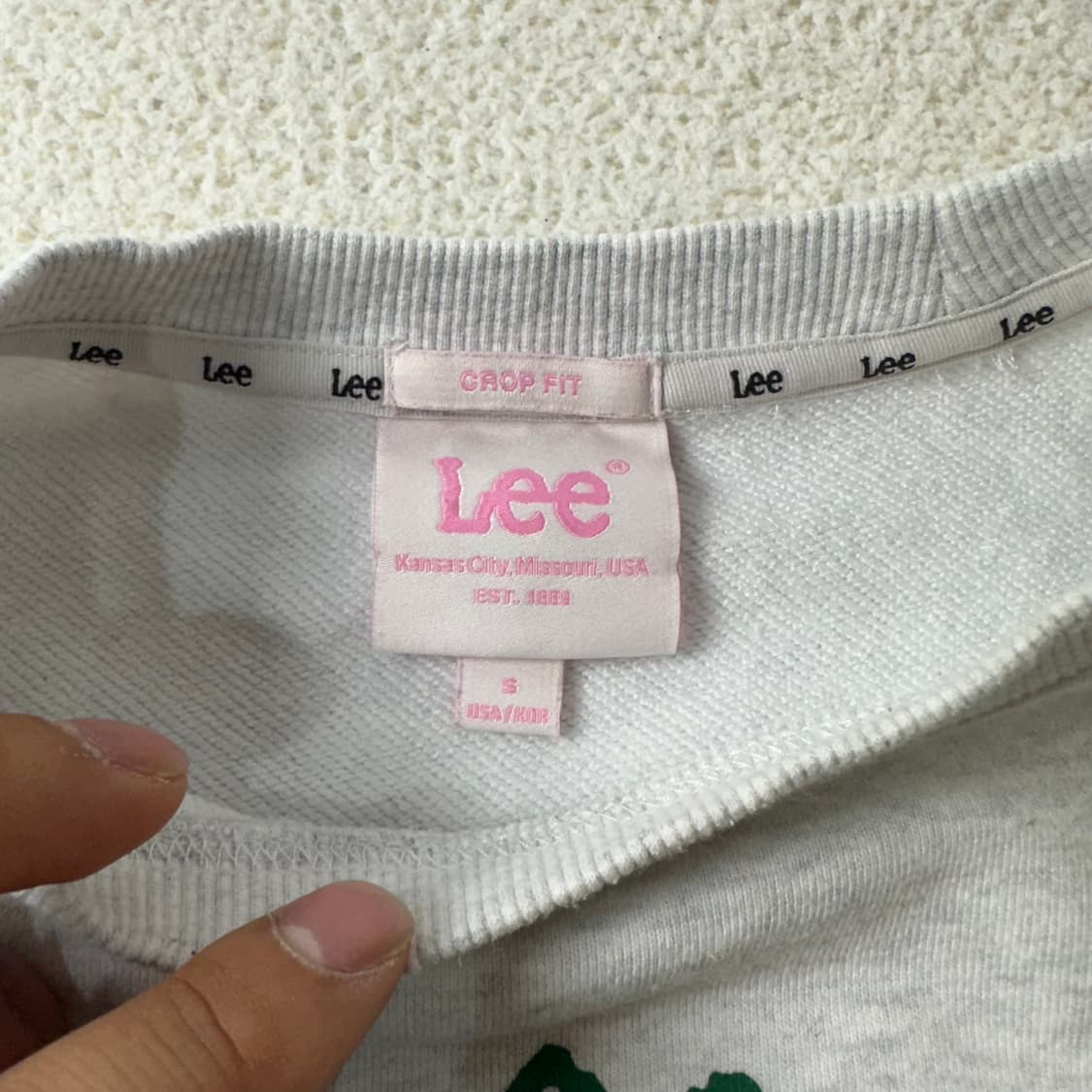W 95 lee 그레이 플라워 크롭 맨투맨 상품이미지3
