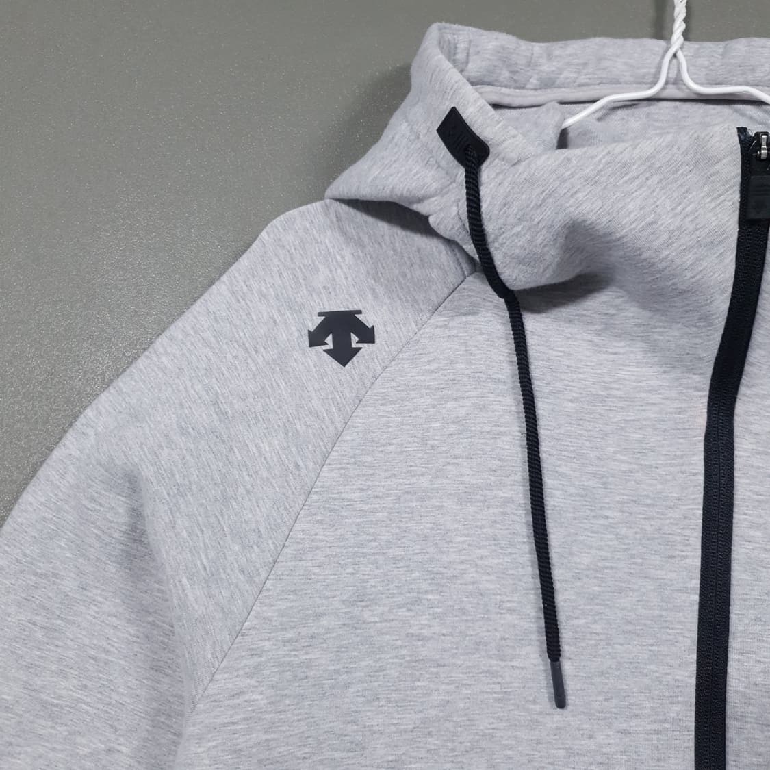 XL (105) 데상트 신형 테크니컬 베이직 후드 집업 자켓 그레이 상품이미지3