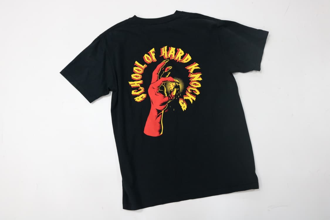SCHOOL OF HARD KNOCKS 그래픽 블랙 반팔 티셔츠 (L) 상품이미지2