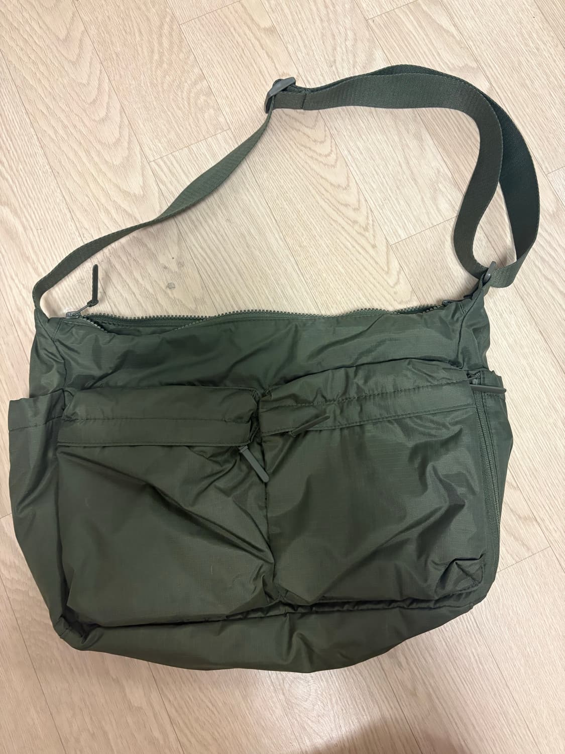 유니클로 크로스백 상품이미지1