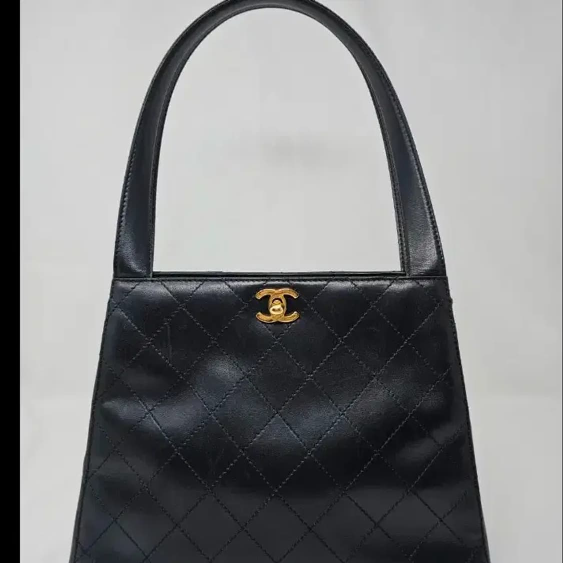 샤넬 퀼팅 숄더백 블랙 상품이미지1