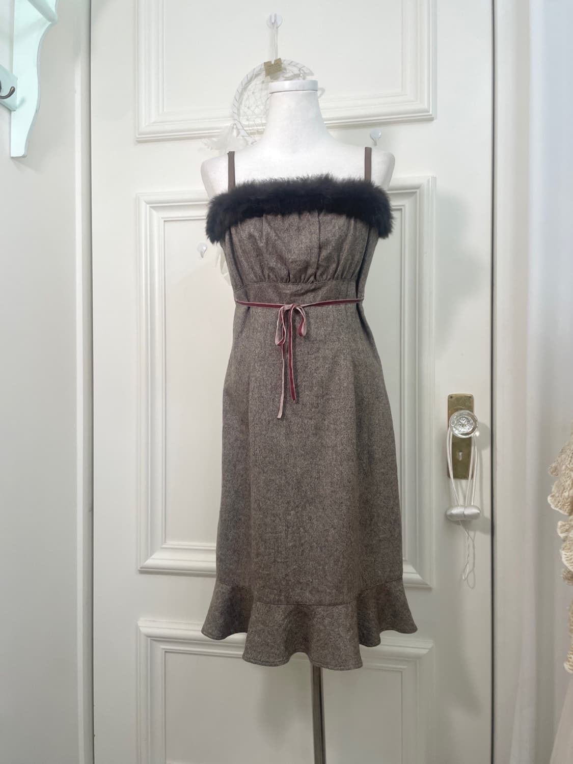 brown bust fur shirring ruffle opc 상품이미지1