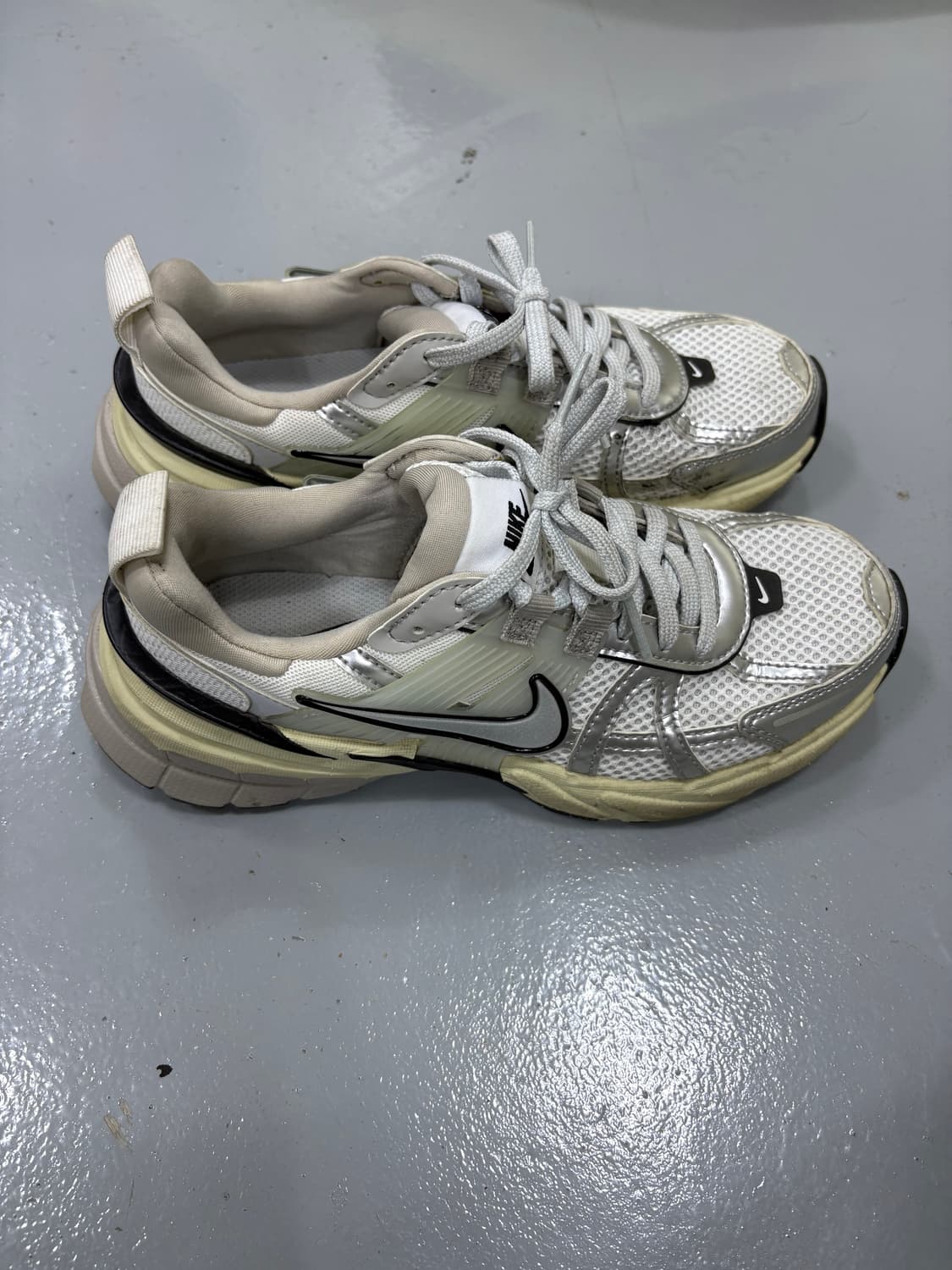 220 나이키 V2K 런 실버 운동화 0304J 상품이미지2