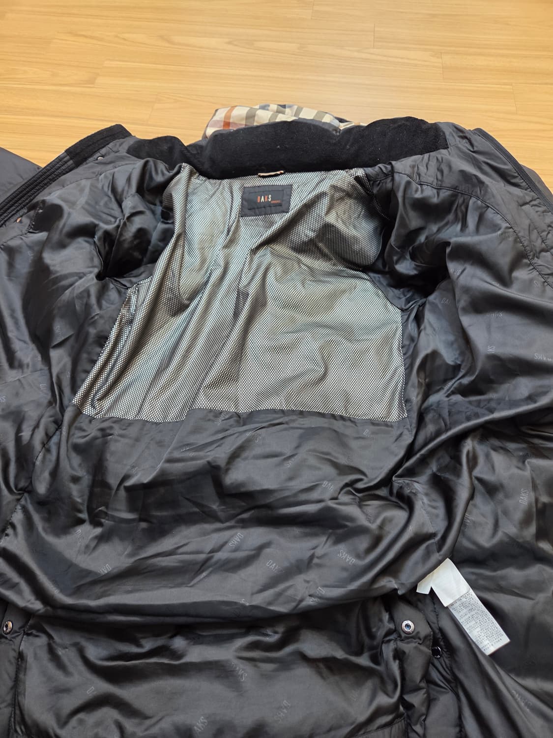 닥스키즈 150사이즈 롱패딩입니다. 블랙 색상이라 남아 여아 모두 잘 어 상품이미지6