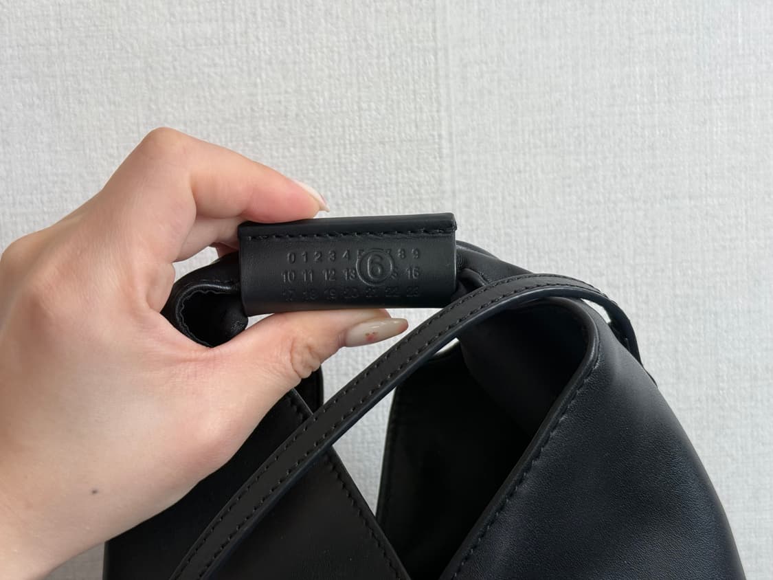 MM6 메종 마르지엘라 재패니즈 클래식 크로스 바디백 블랙 상품이미지4