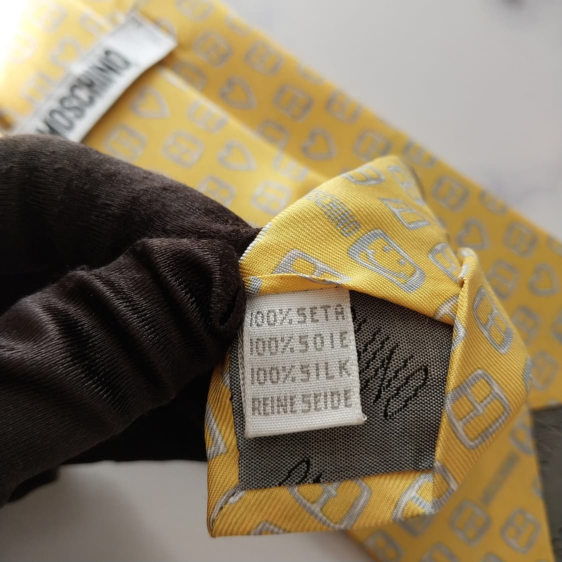 모스키노 실크 옐로우 아이코닉 패턴 넥타이 9.5cm A등급 K1537
 상품이미지9