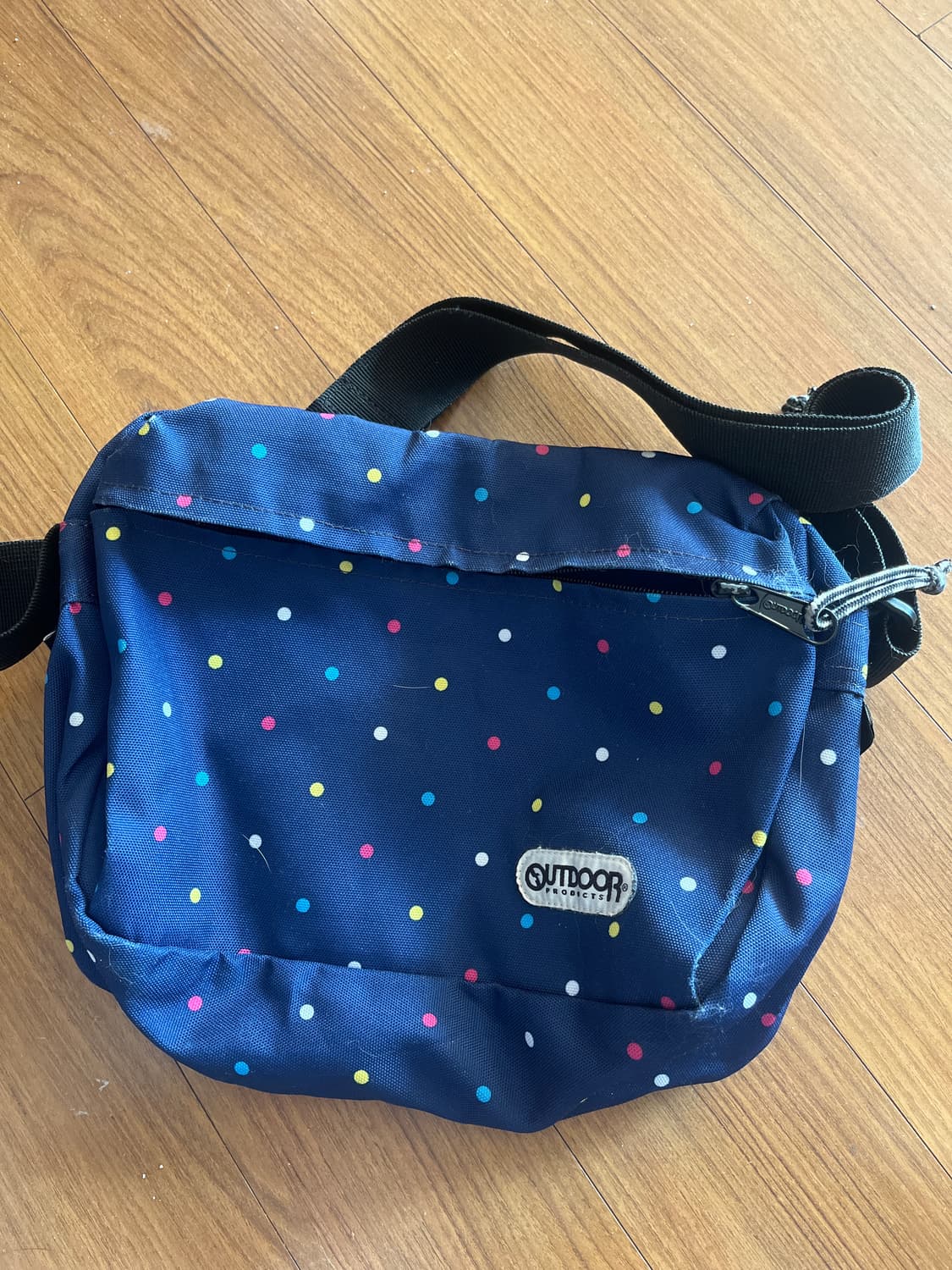 아웃도어 도트 크로스백 상품이미지1