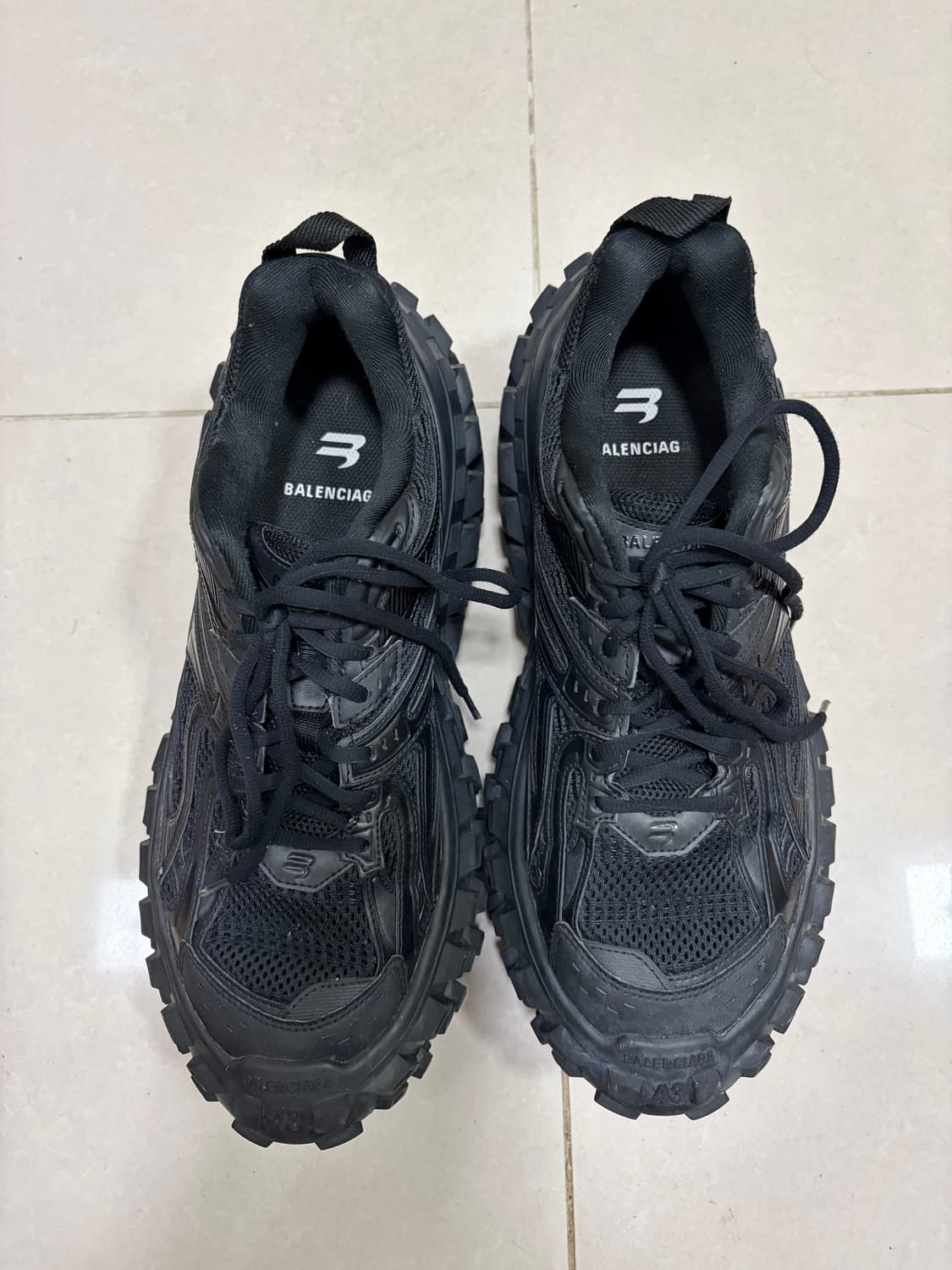 발렌시아가 디펜더 블랙 43 상품이미지1