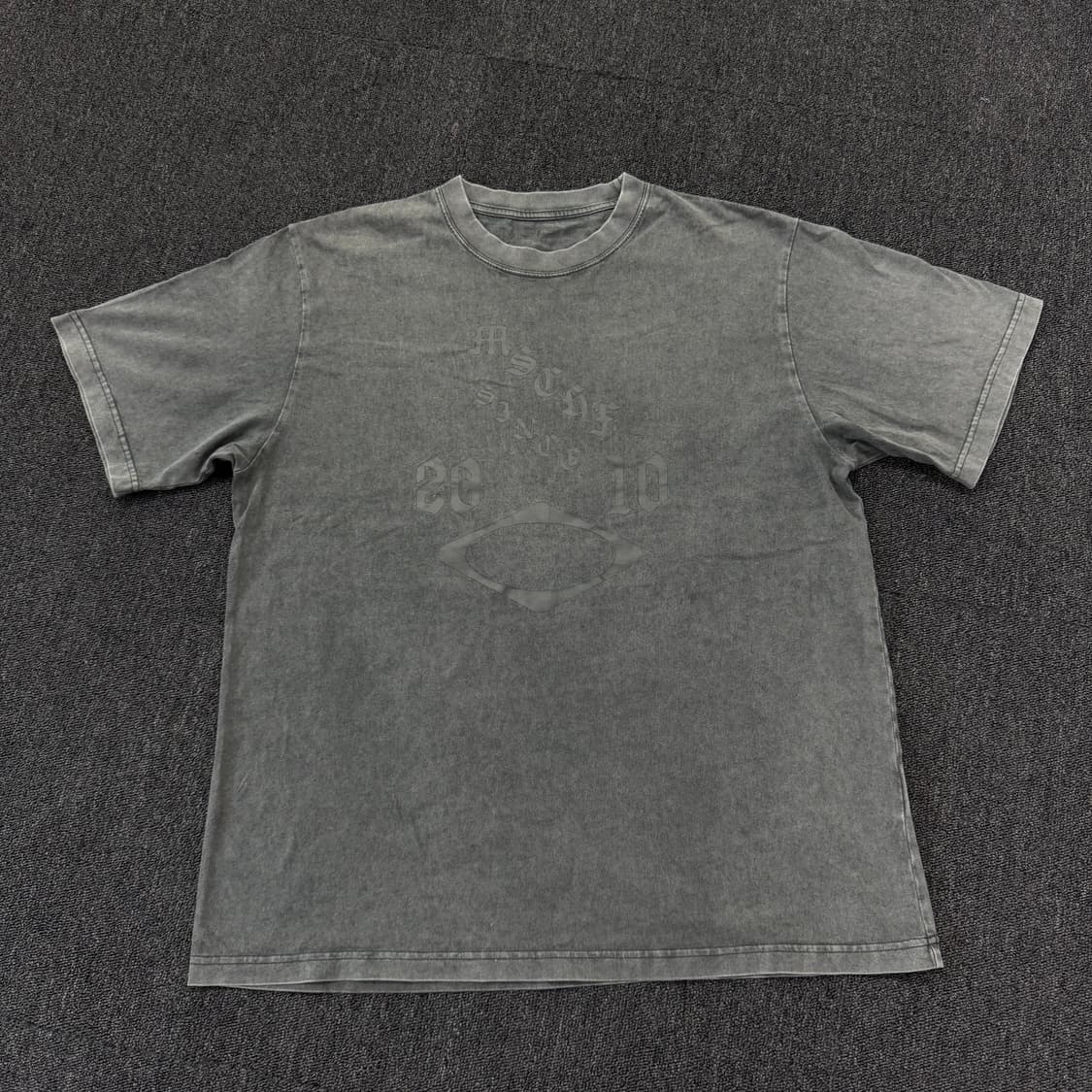 미스치프 롬버스 워시드 차콜 반팔 티셔츠 상품이미지1
