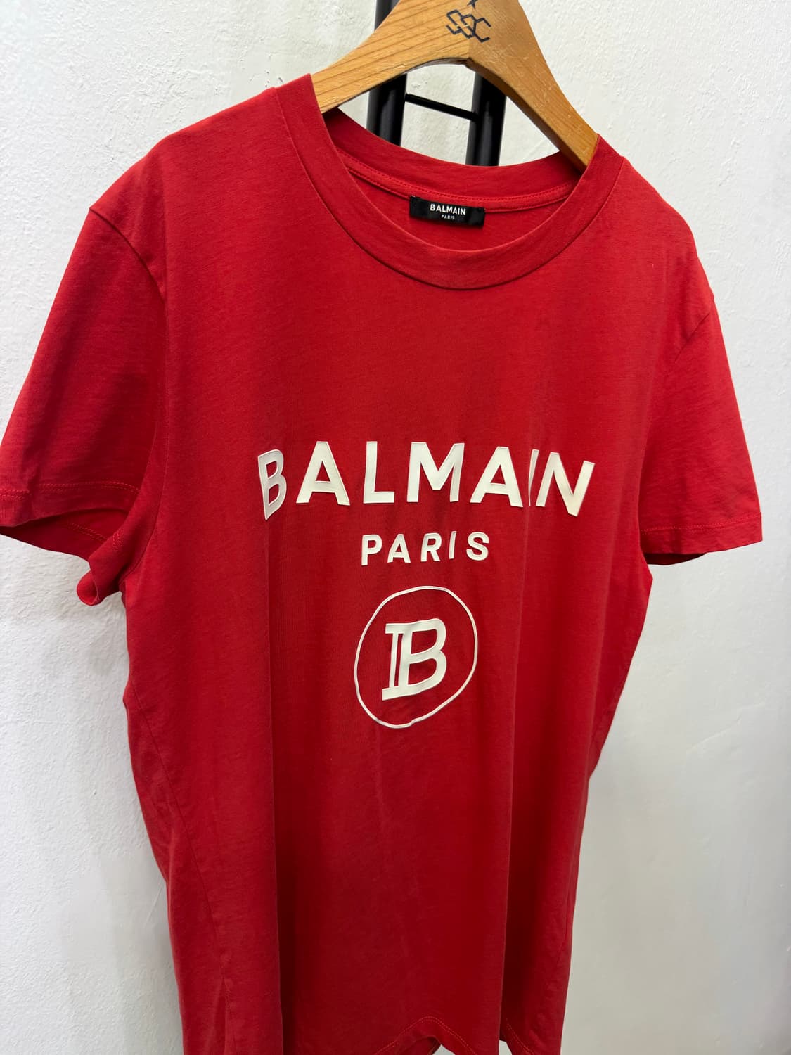 매장판정품) 발망 20ss BALMAIN 레드 로고 반팔티 M 상품이미지2