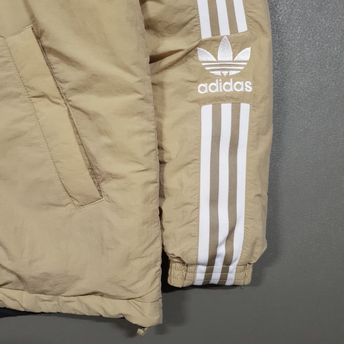 아디다스 유로파 파이어버드 리버서블 양면 락업 패딩 자켓 베이지 블랙 M 상품이미지5