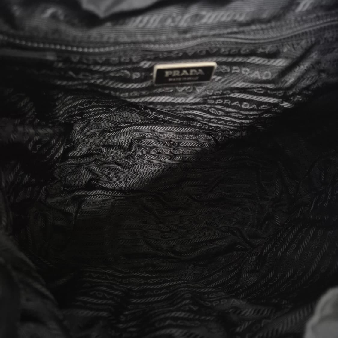 [감정완료] 프라다 삼각로고 나일론 백팩 미듐 블랙  상품이미지9
