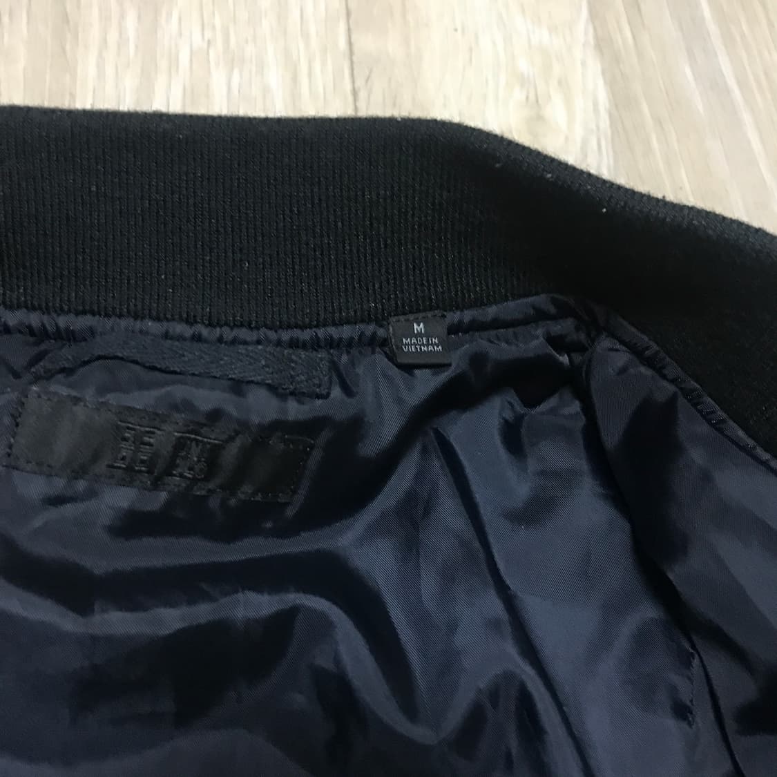 유니클로 ma-1 봄버 항공점퍼 M사이즈 블랙 상품이미지3