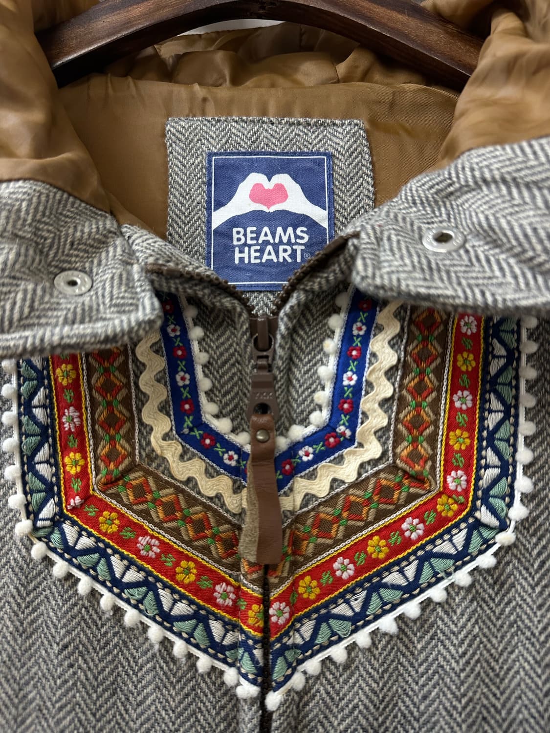 일본빈티지 BEAMS HEART 에스닉 자수 헤링본 다운 울 혼방 베스트 상품이미지2