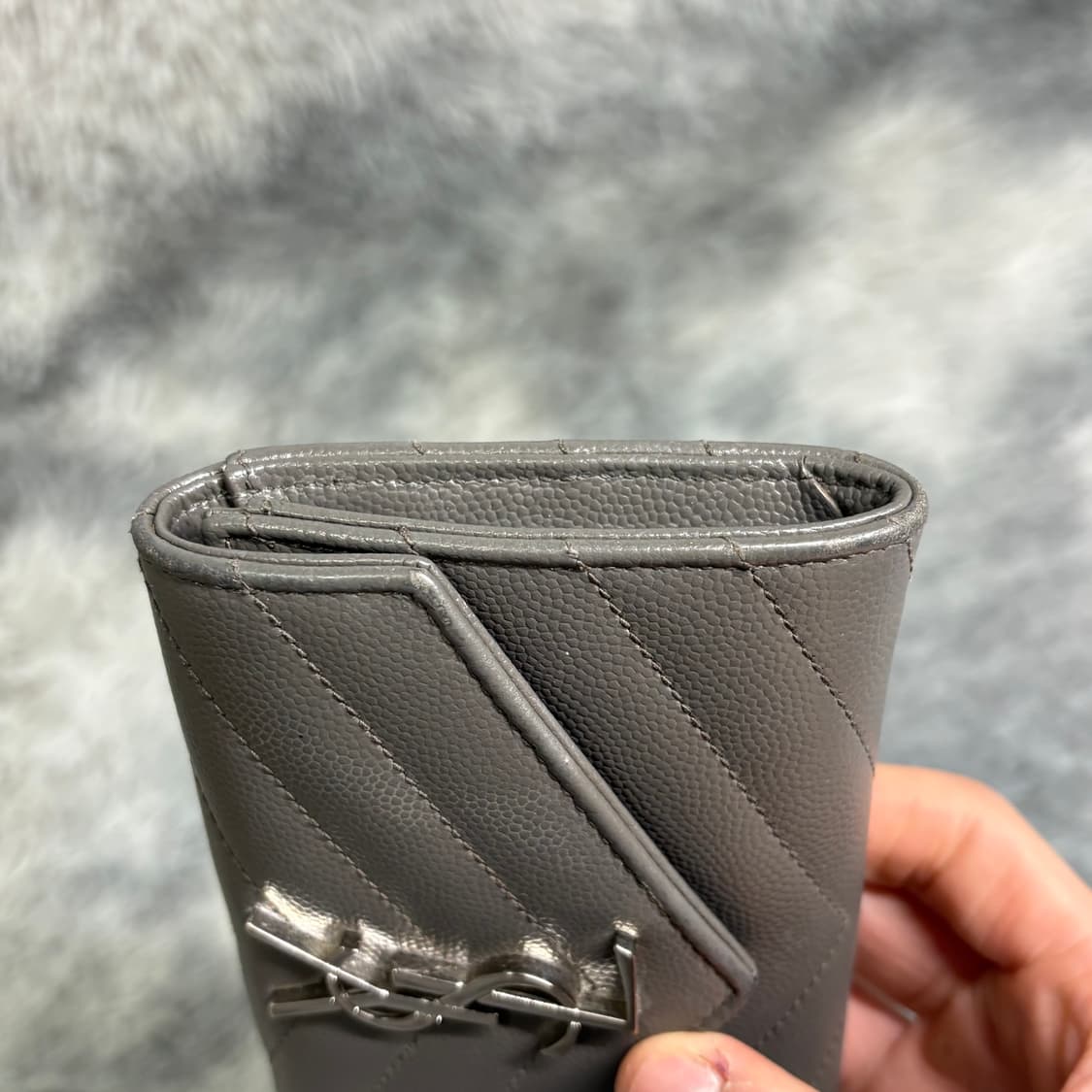 입생로랑 엔벨로프 반지갑 그레이 상품이미지3