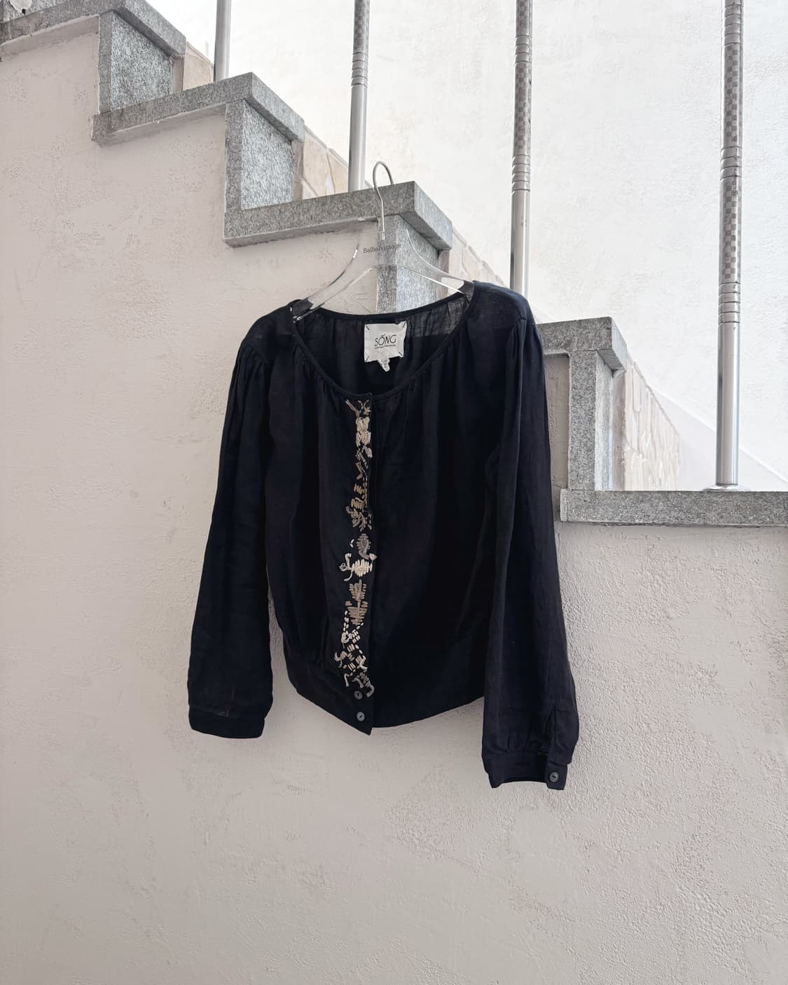 SÓNG Embroidered Cropped Blouse 상품이미지2