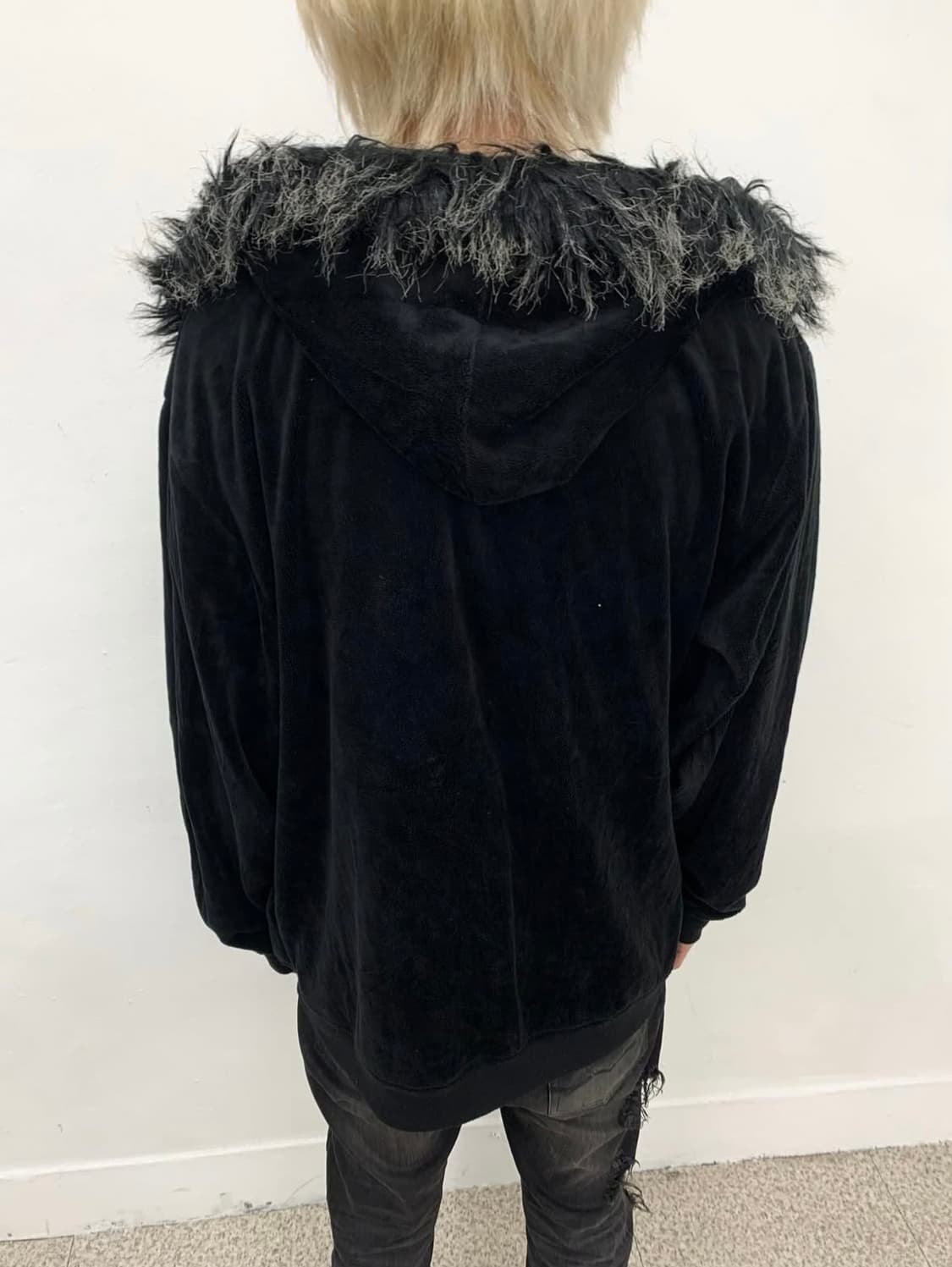 Gothic print fur hood zip-up 상품이미지5