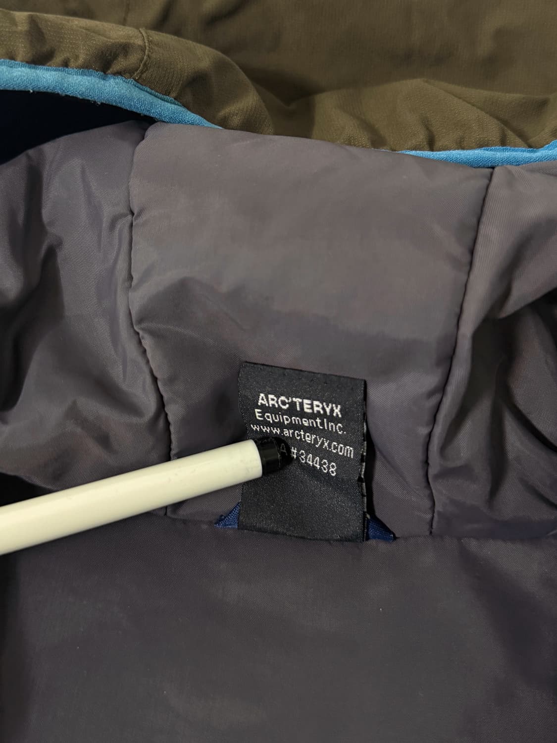 아크테릭스 루즈핏 00‘s 아톰 LT 카키 후드 자켓 상품이미지8