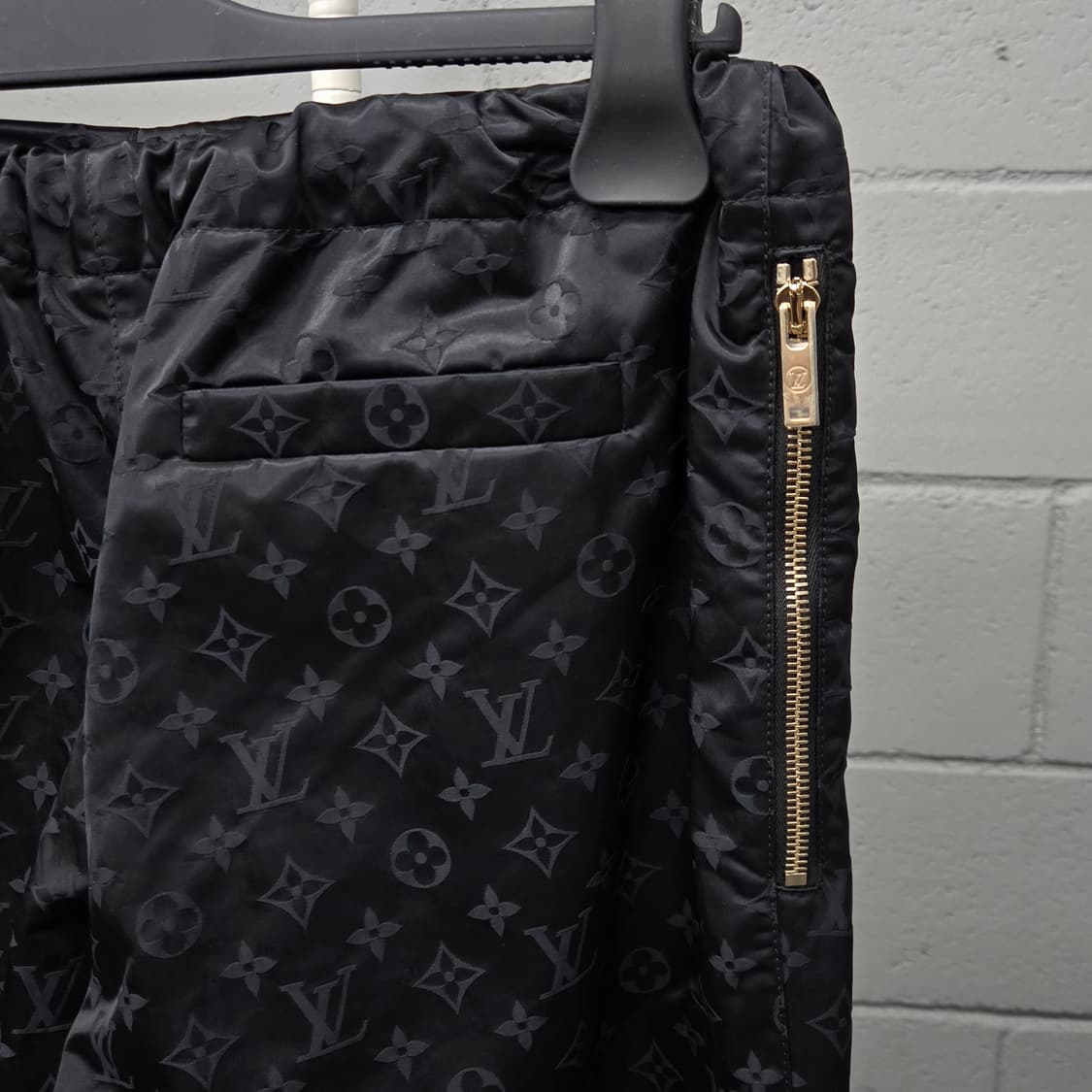 백화점판 / 루이비통 LV 모노그램 샤이니 바람막이 조거팬츠 셋업 상품이미지10