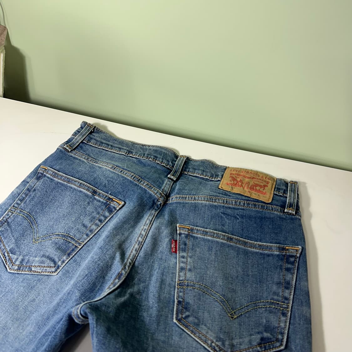 우먼L 리바이스502 슬림레귤러핏 중청워시드 데님팬츠 청바지 상품이미지6